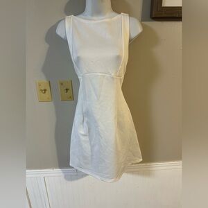 Elegant White Sleeveless Dress